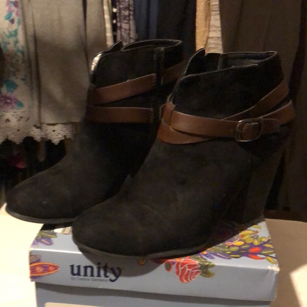 Faux suede booties - Picture 4 of 5
